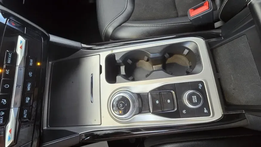 2022 Ford Explorer | Photo 24 of 31