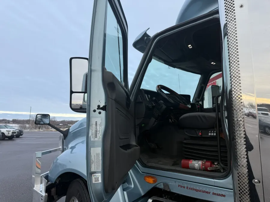 2019 International LT625 | Photo 10 of 15