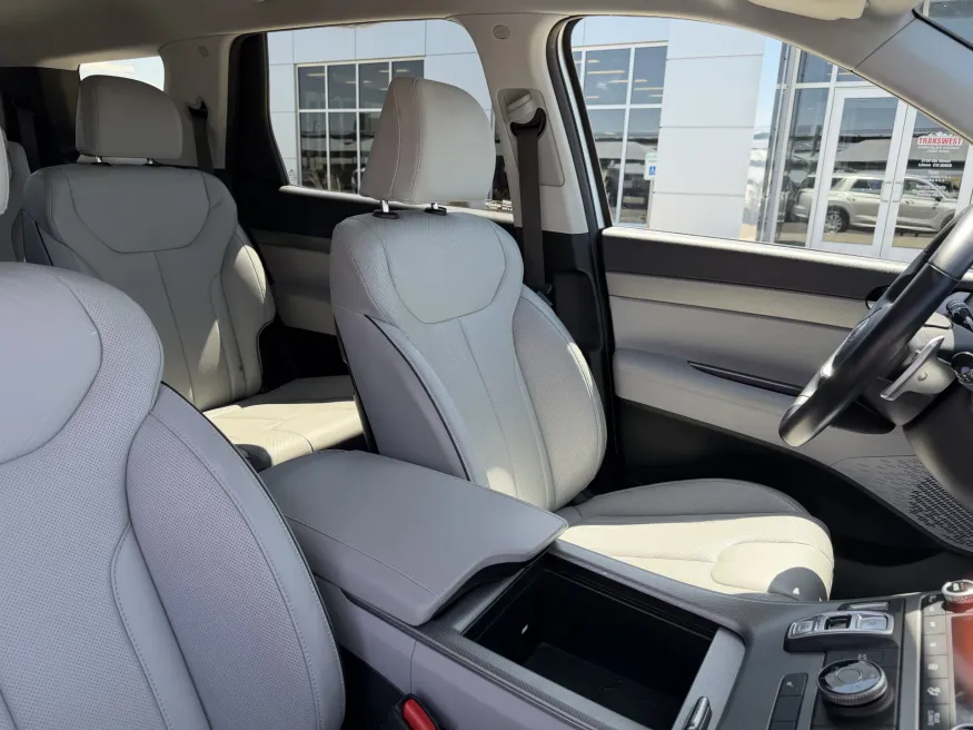 2025 Hyundai Palisade SEL | Photo 16 of 26
