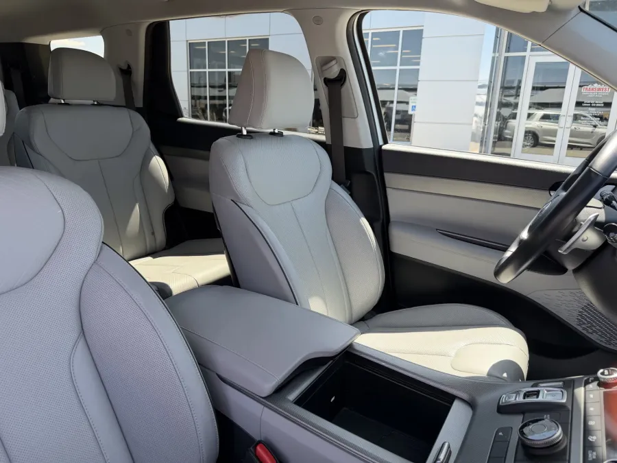 2025 Hyundai Palisade SEL | Photo 16 of 26
