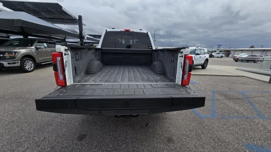 2024 Ford F-250 | Photo 10 of 38
