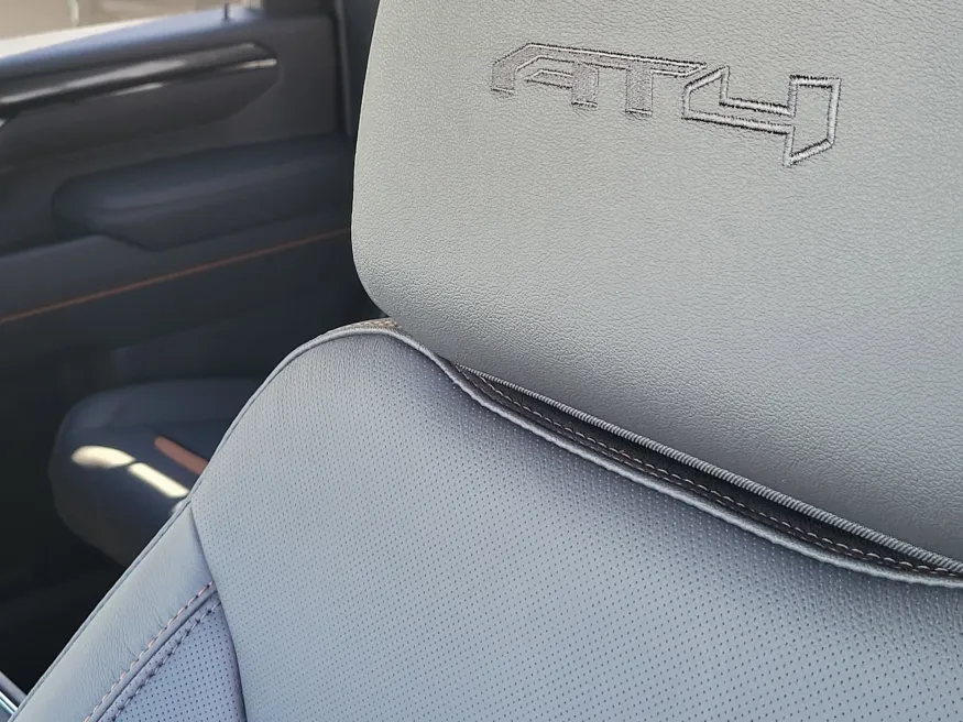 2026 GMC Sierra 2500HD AT4 | Photo 13 of 31