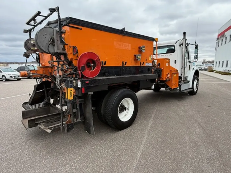 2013 Freightliner M2 106 | Photo 5 of 13