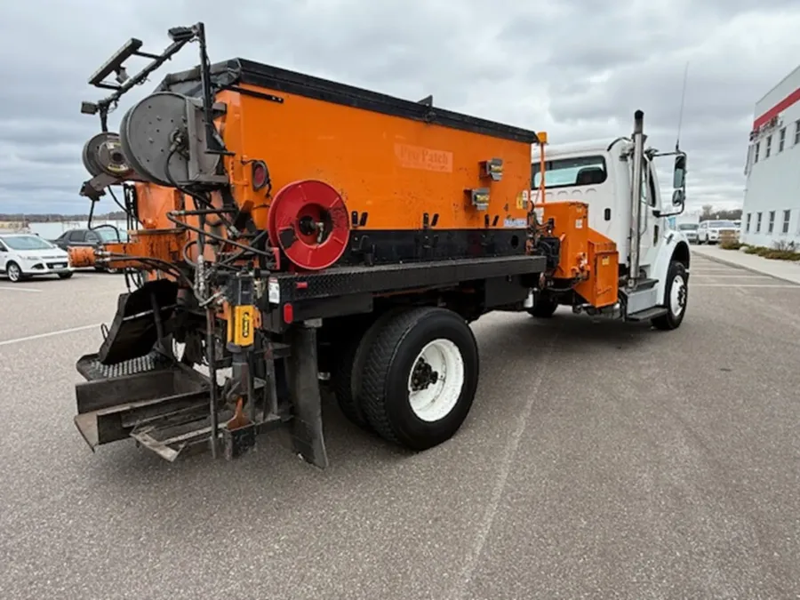 2013 Freightliner M2 106 | Photo 5 of 13