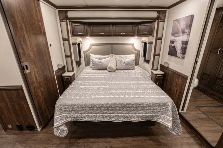 2024 Newmar Kountry Star 3709 | Photo 22 of 25