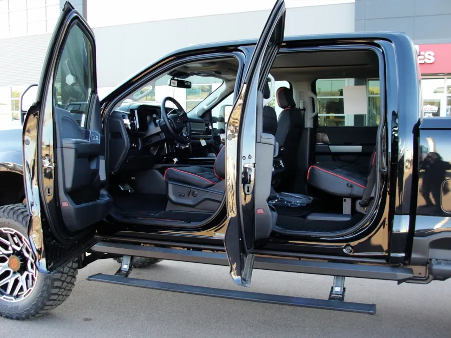 2026 Ford F-250 Lariat | Photo 16 of 19