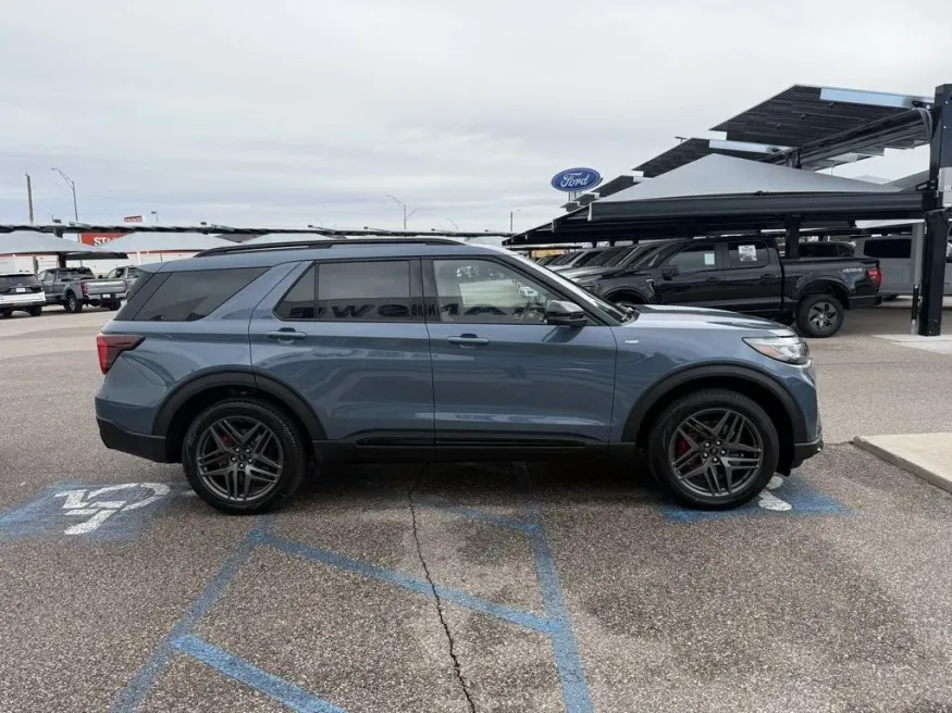 2026 Ford Explorer | Photo 4 of 29