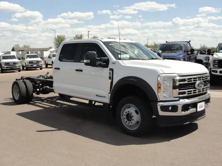 2026 Ford Super Duty F-550 | Photo 10 of 22