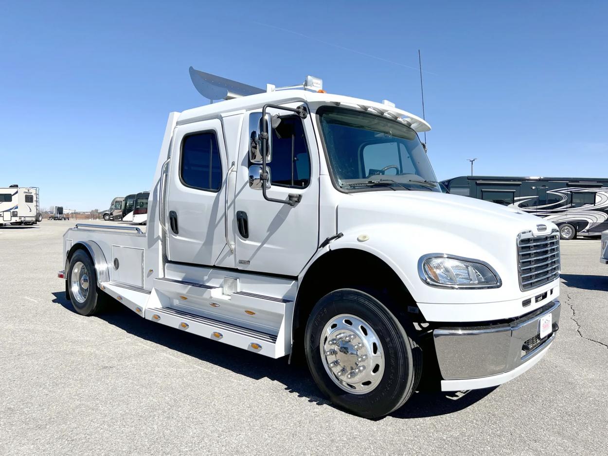 2009 Freightliner M2 106 | Photo 23 of 24