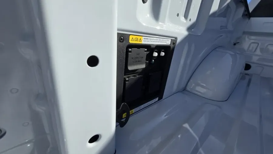 2025 Ford F-150 | Photo 17 of 42