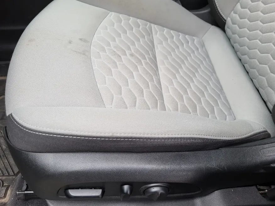 2021 Chevrolet Equinox LS | Photo 20 of 25