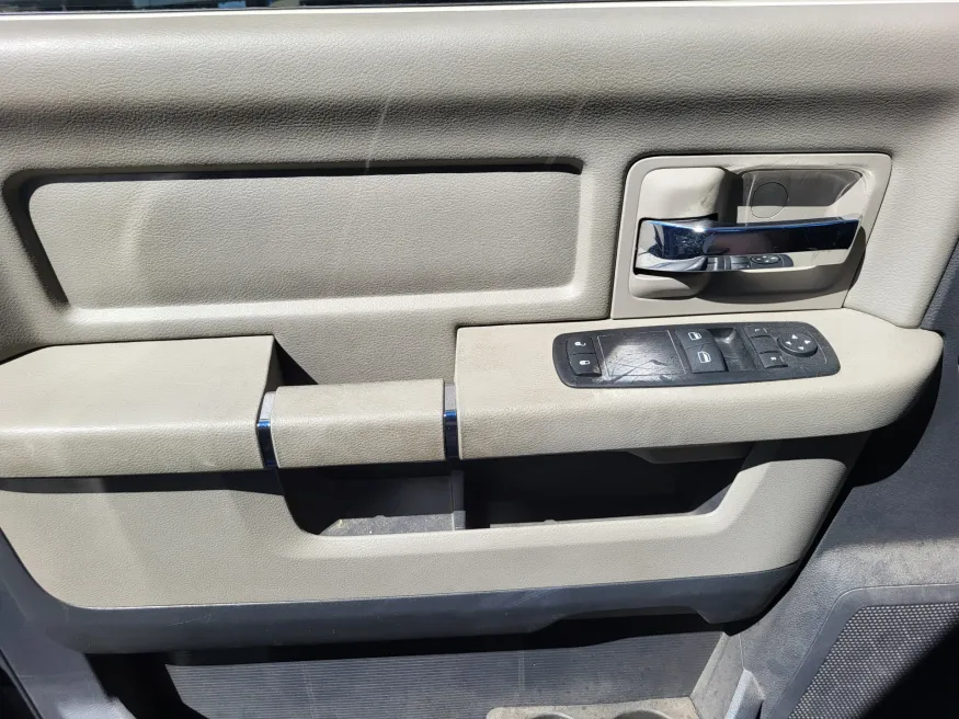 2010 Dodge Ram 1500 SLT | Photo 17 of 21