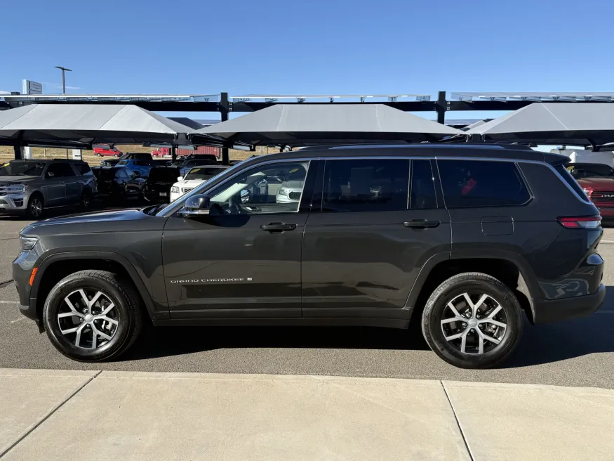 2023 Jeep Grand Cherokee L Limited | Photo 4 of 17