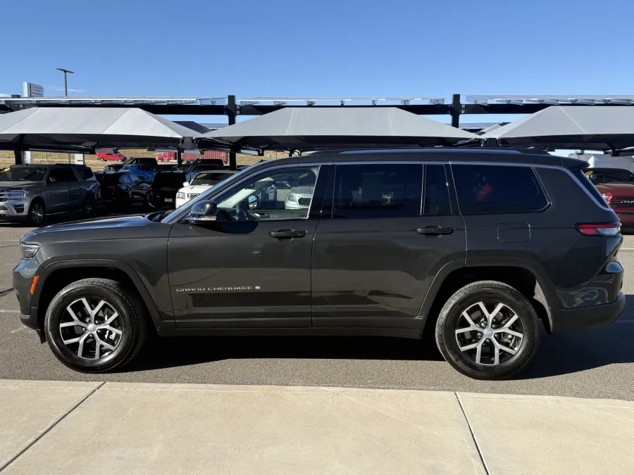 2023 Jeep Grand Cherokee L Limited | Photo 4 of 17