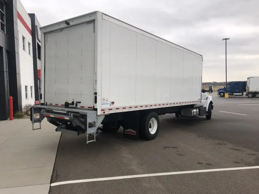 2023 Ford F750 | Photo 4 of 8