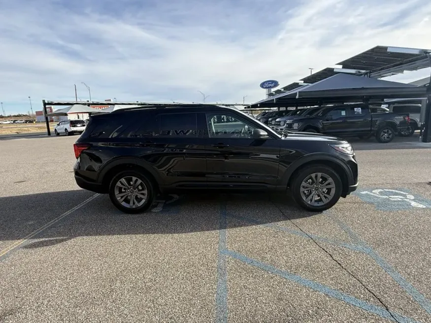2026 Ford Explorer | Photo 4 of 24
