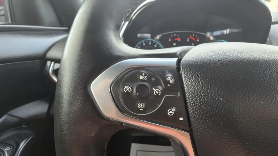 2023 Chevrolet Traverse | Photo 16 of 31