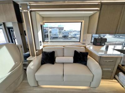 2023 Newmar King Aire 4531 | Thumbnail Photo 13 of 45