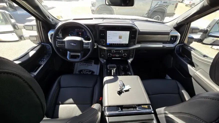 2025 Ford F-150 | Photo 28 of 32