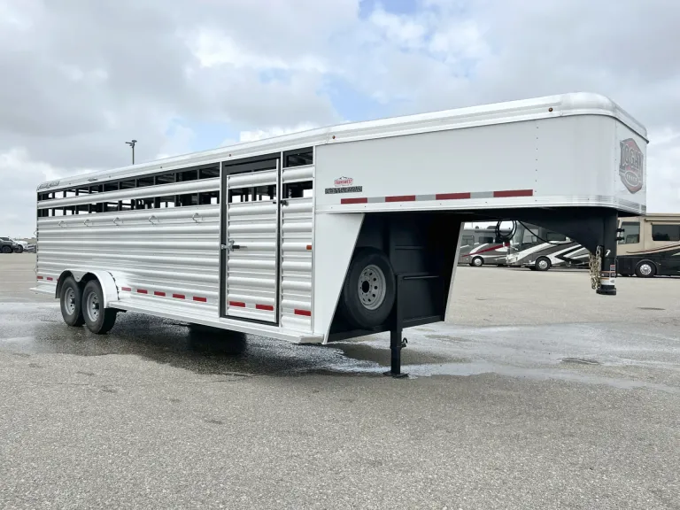 2024 Logan Coach Cattleman Stock