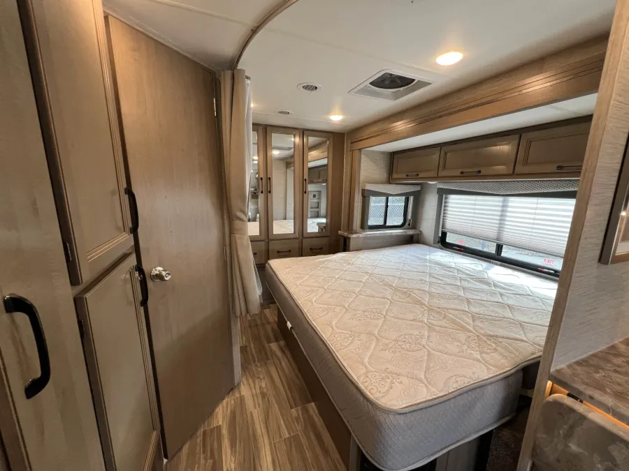 2022 Thor Four Winds 27R | Photo 29 of 37