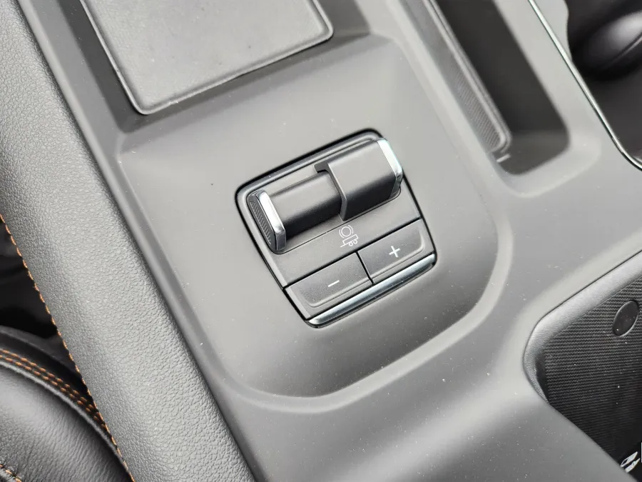 2025 GMC Sierra 2500HD AT4 | Photo 28 of 32