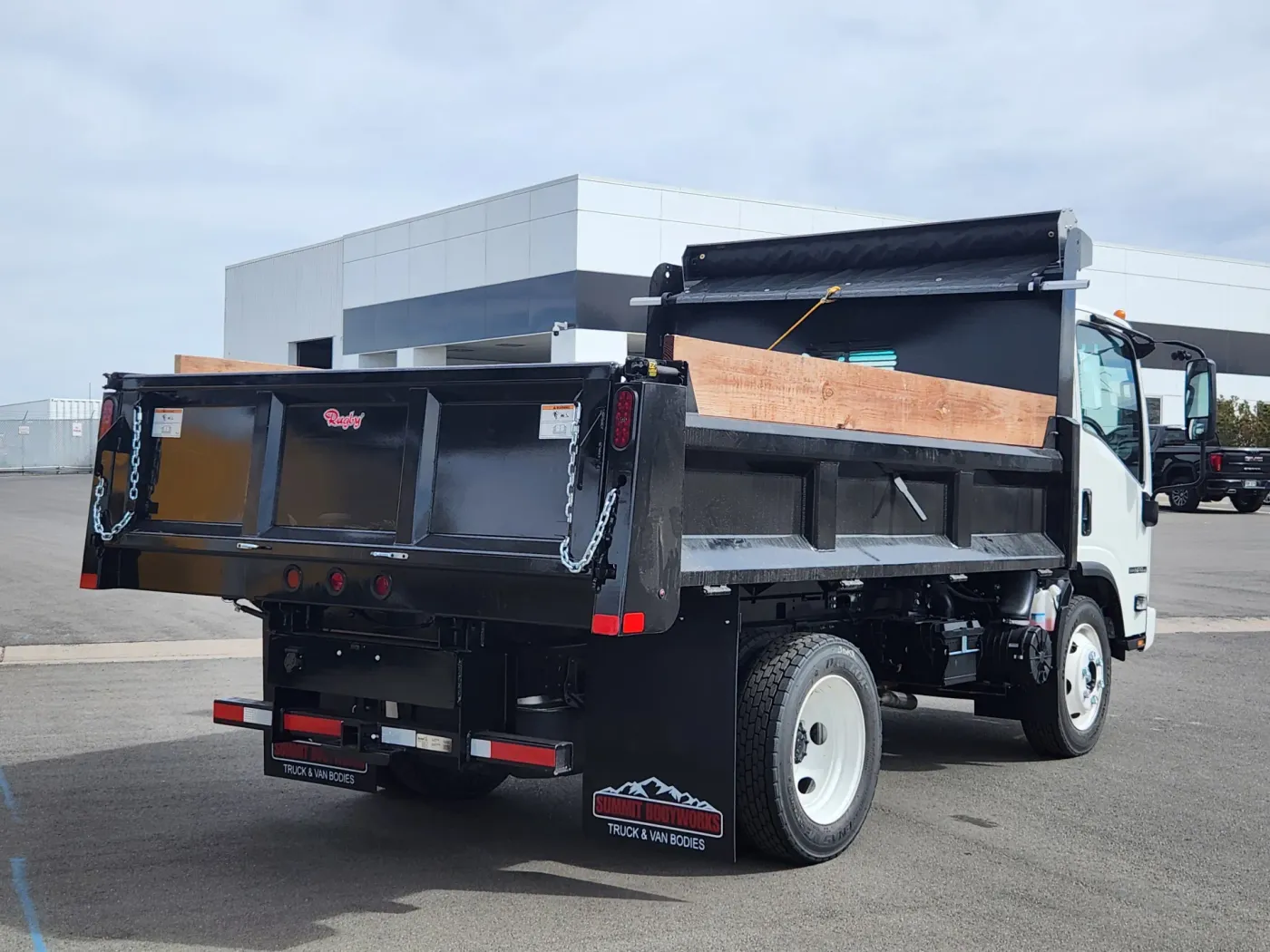 2025 Isuzu NPR-HD GAS 11' DUMP BODY | Photo 5 of 9