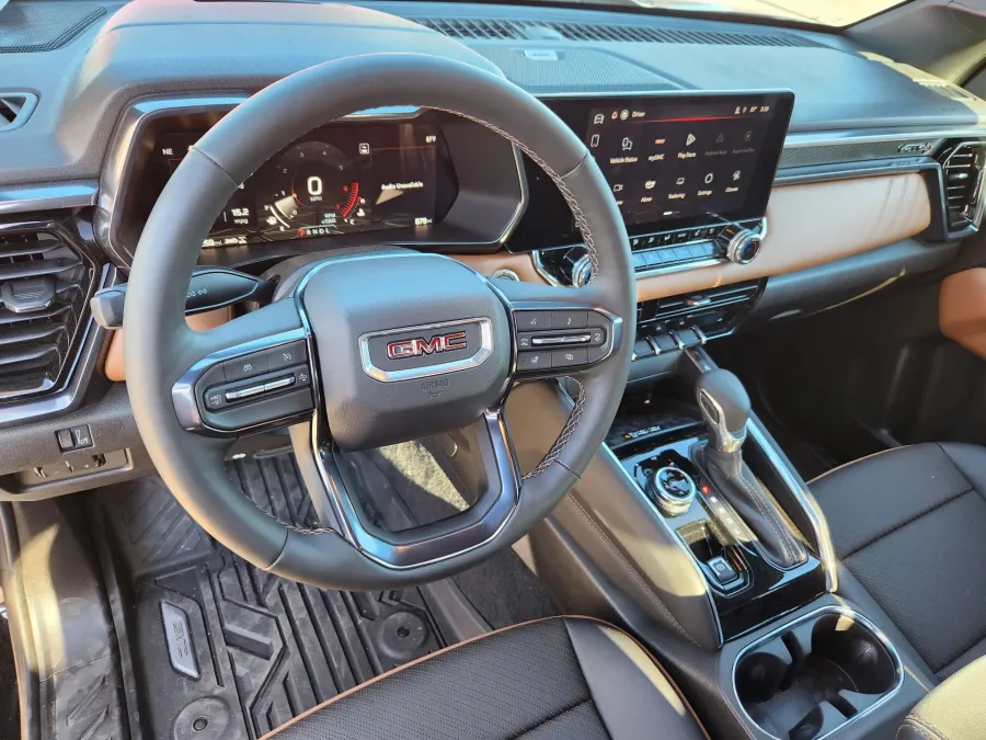 2025 GMC Canyon 4WD AT4 | Photo 7 of 28