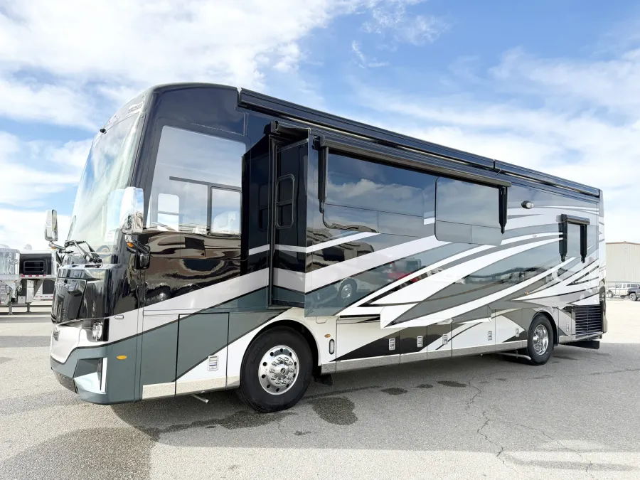 2023 Newmar Dutch Star 3736 | Photo 23 of 30