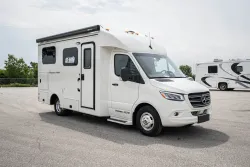 2026 Pleasure-way Plateau XLTW | Thumbnail Photo 7 of 24