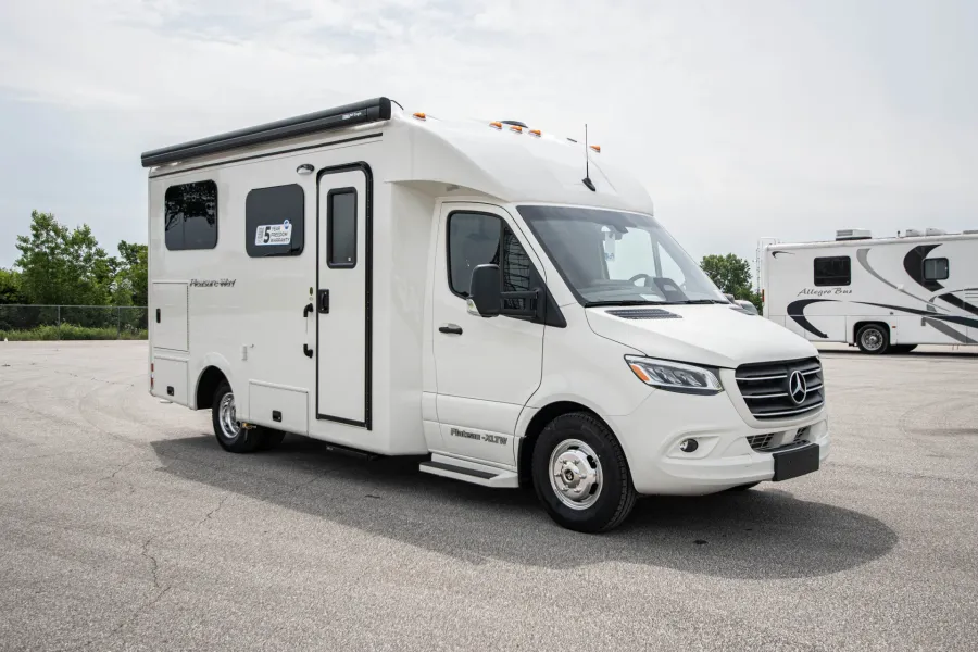 2026 Pleasure-way Plateau XLTW | Photo 7 of 24