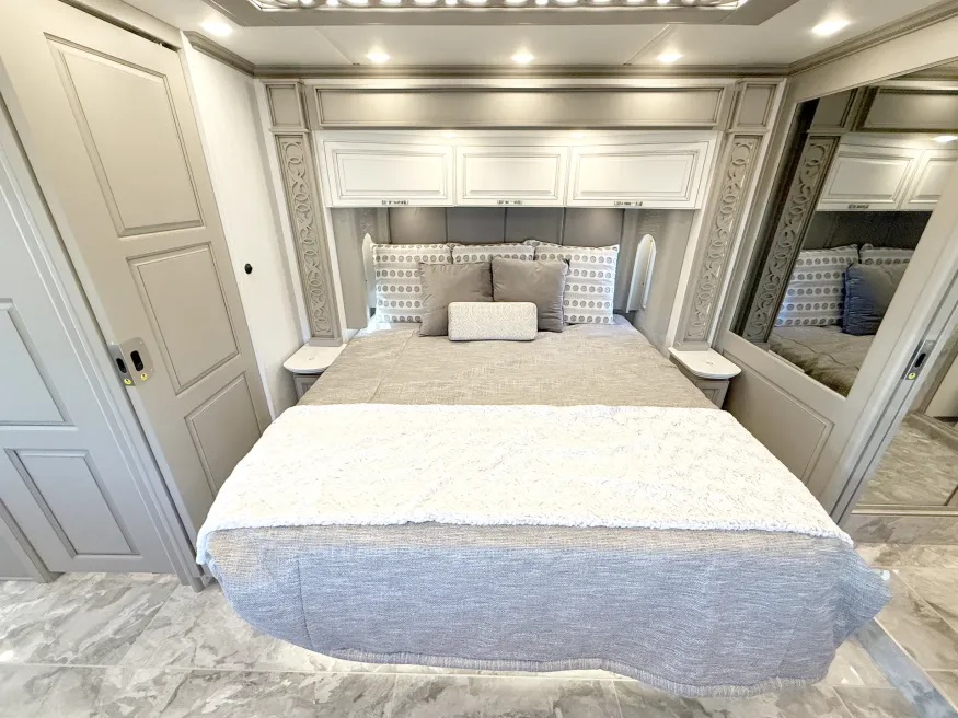 2026 Newmar Essex 4551 | Photo 16 of 33