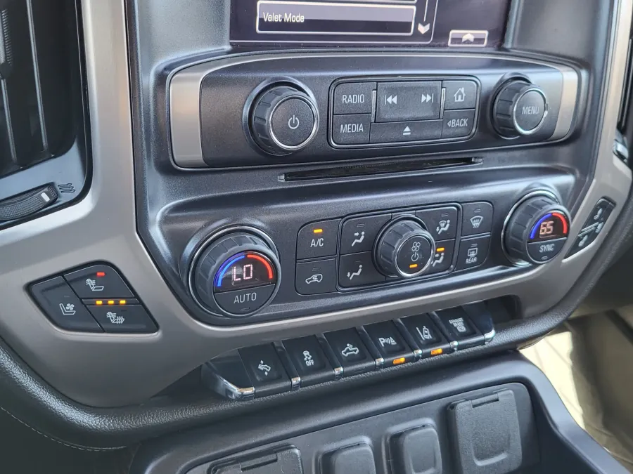 2019 GMC Sierra 3500HD Denali | Photo 16 of 24