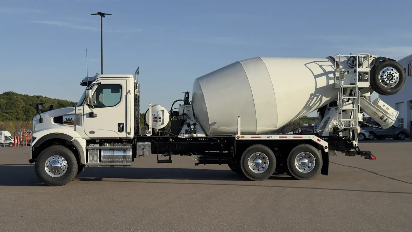 2025 Western Star 47X | Photo 2 of 15