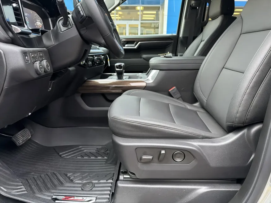 2026 Chevrolet Silverado 1500 LT | Photo 13 of 19