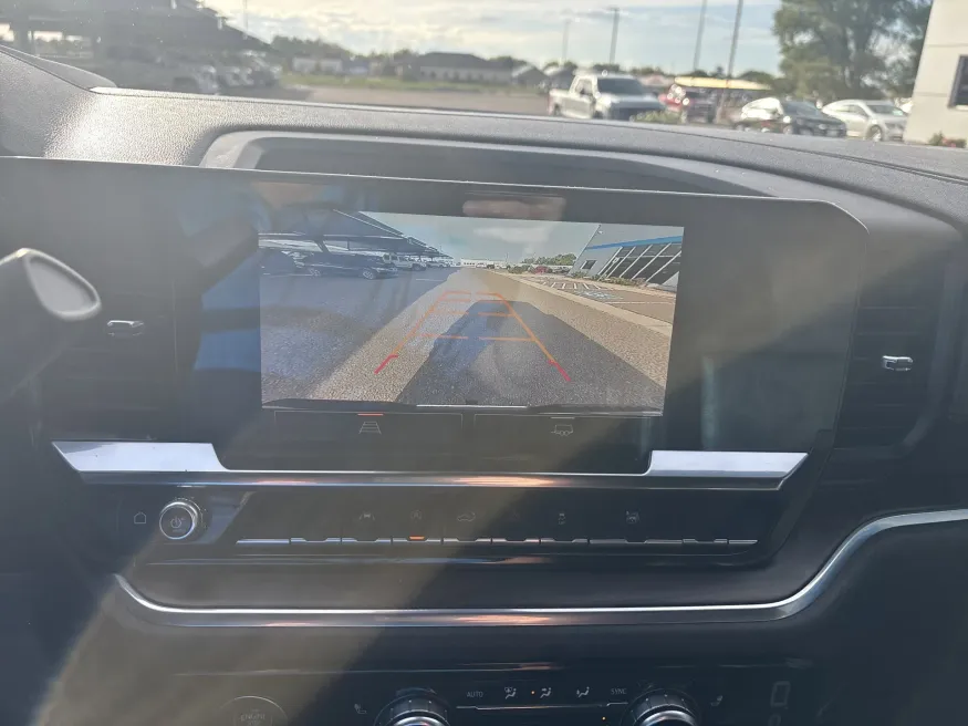 2024 GMC Sierra 1500 SLT | Photo 13 of 18