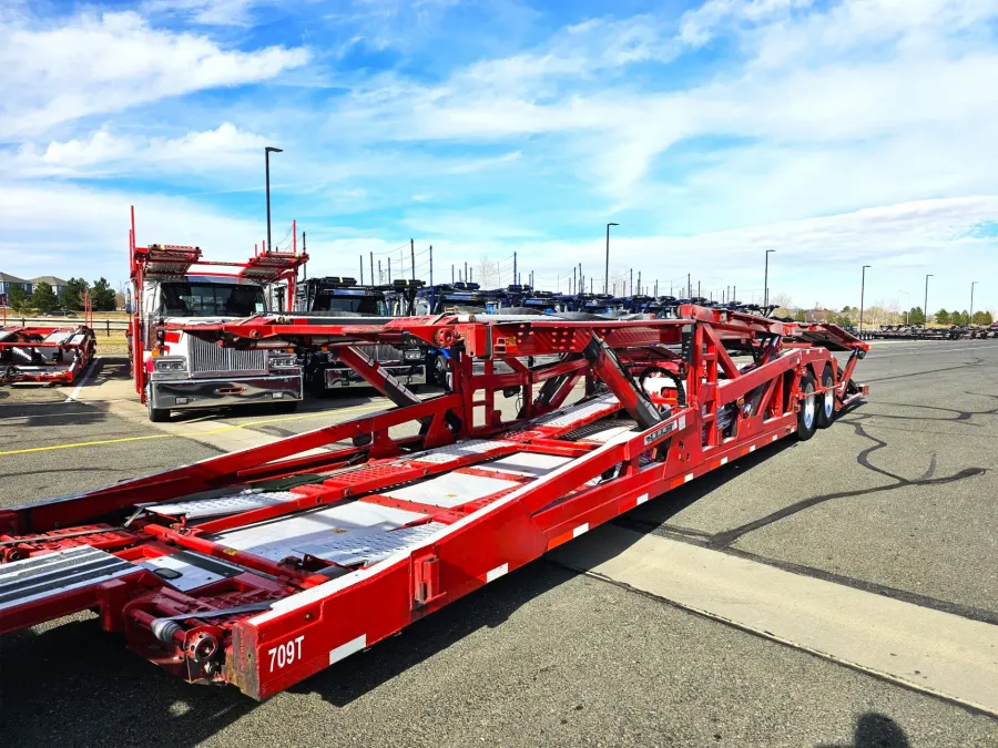 2020 Peterbilt 389 | Photo 10 of 35