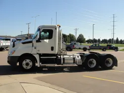 2020 Freightliner Cascadia 126 | Thumbnail Photo 2 of 16