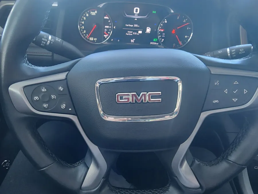 2023 GMC Acadia AT4 | Photo 21 of 29