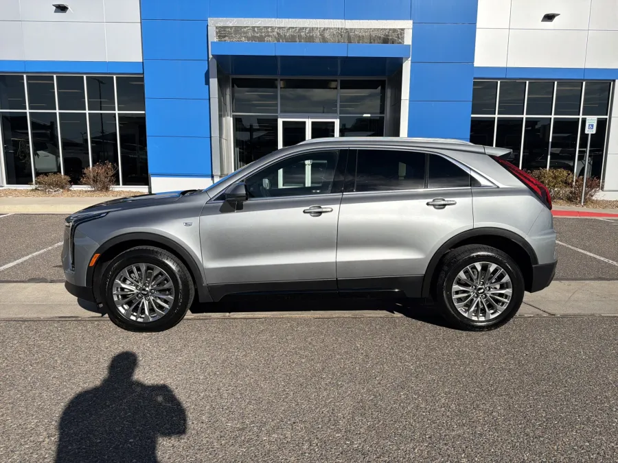 2025 Cadillac XT4 AWD Premium Luxury | Photo 1 of 21