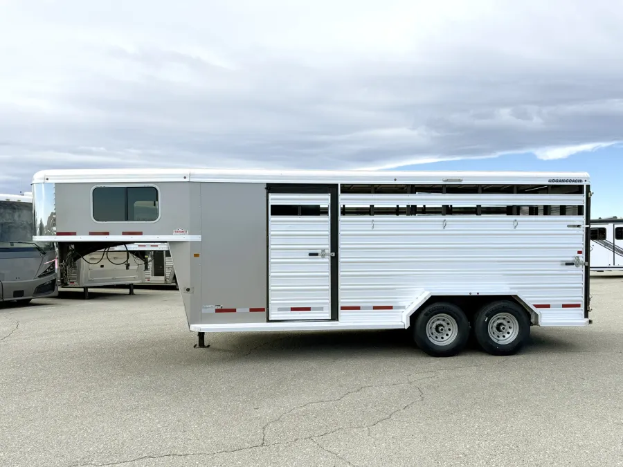 2022 Logan Coach Stock Combo | Photo 12 of 16