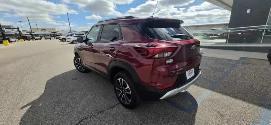 2024 Chevrolet Trailblazer | Photo 6 of 29