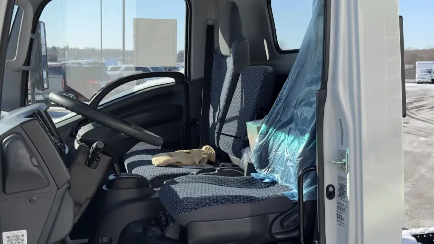 2025 Isuzu NRR GAS | Photo 11 of 18