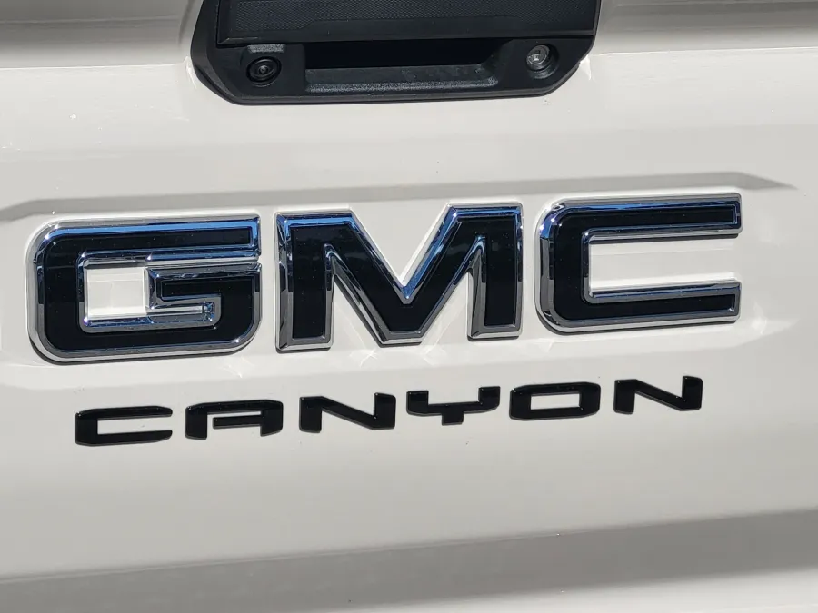 2026 GMC Canyon 4WD Elevation | Photo 10 of 26