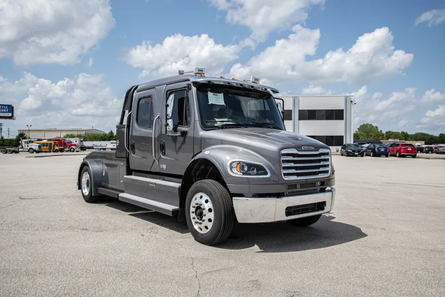 2024 Freightliner M2 106 Bolt | Photo 4 of 25