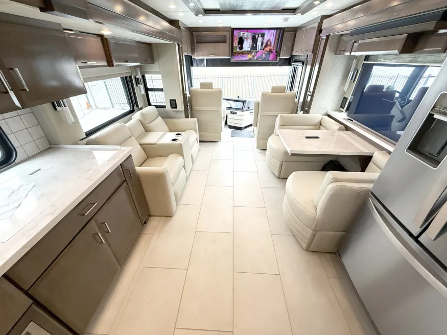 2026 Newmar Mountain Aire 3825 | Photo 5 of 28