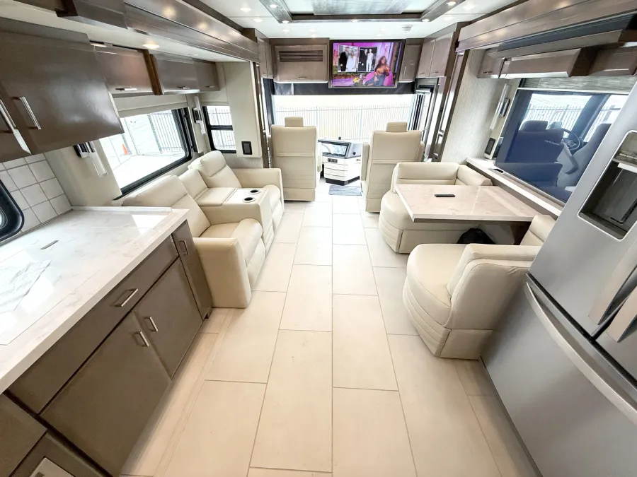 2026 Newmar Mountain Aire 3825 | Photo 5 of 28