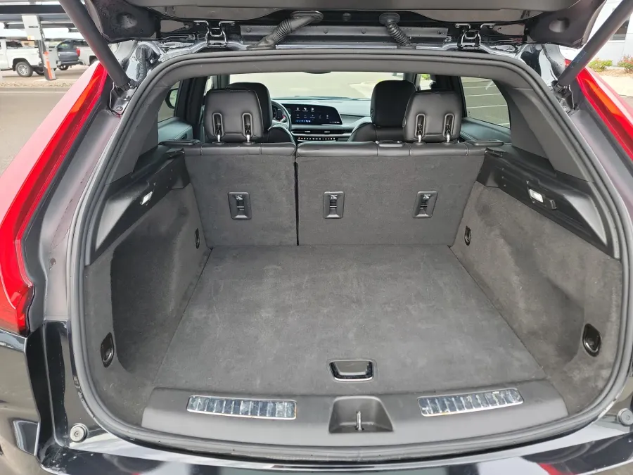 2024 Cadillac XT4 AWD Premium Luxury | Photo 4 of 19