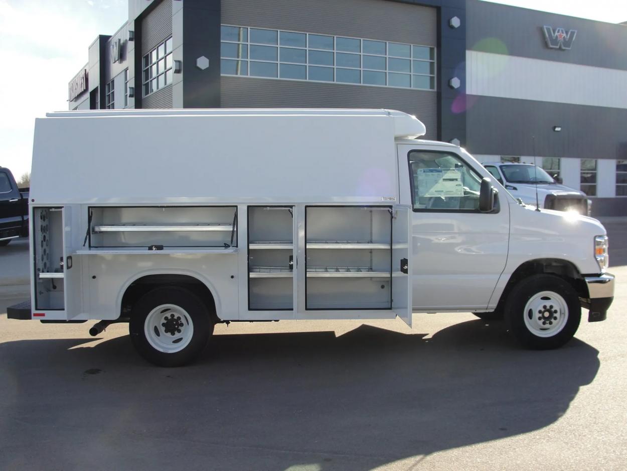2024 Ford E350 | Photo 13 of 17