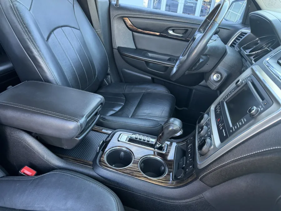 2016 GMC Acadia Denali | Photo 14 of 21